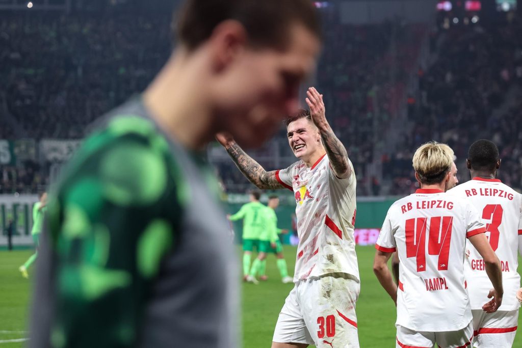 Манчестер jунајтед започна преговори за потписот на Шешко