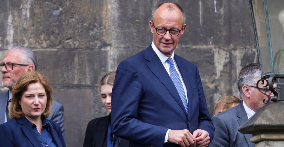 Мерц пристигнува во Лондон, ќе потпише договор за пријателство со Британците