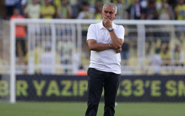 Мурињо: Денес секој може да биде тренер во Англија…