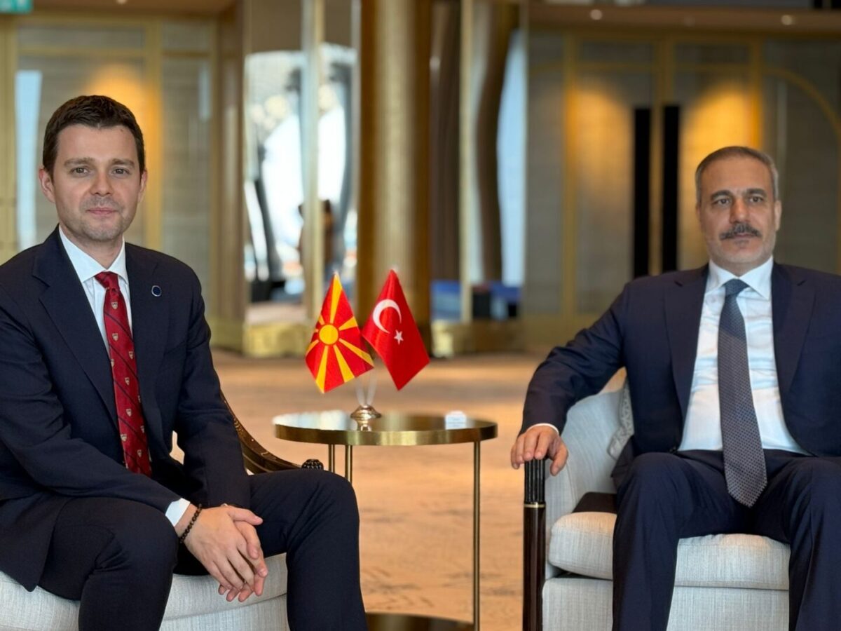 Муцунски во Истанбул се сретна со турскиот министер за надворешни работи