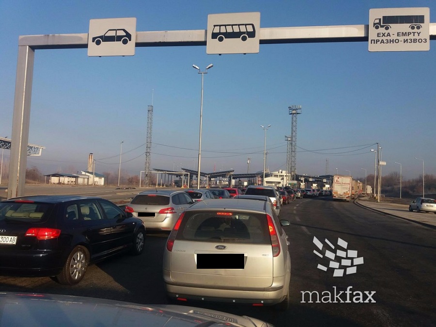 На граничните премини Табановце и Пелинце се чека по 45 минути