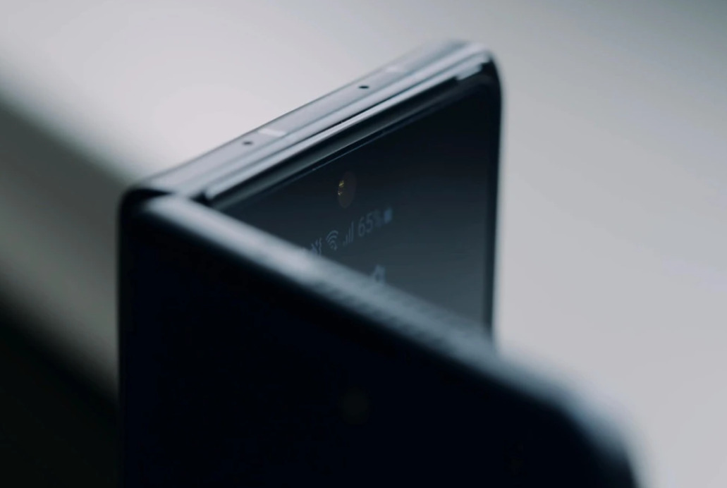 Нови детали за првиот тројно преклоплив телефон на Samsung