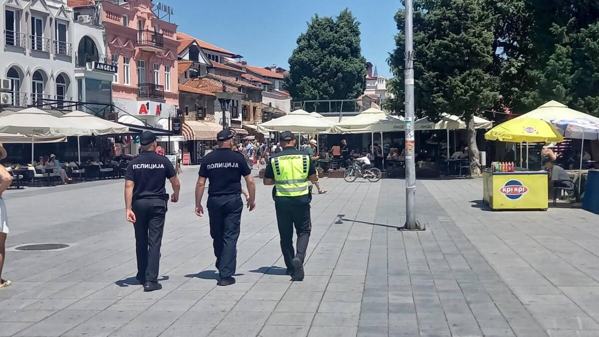 Од денеска во Охрид заеднички патроли на македонските и српските полициски службеници