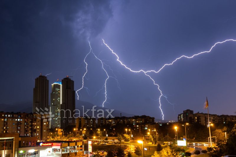 Од недела промена на времето, метеоролозите највуваат пороен дожд и грмежи