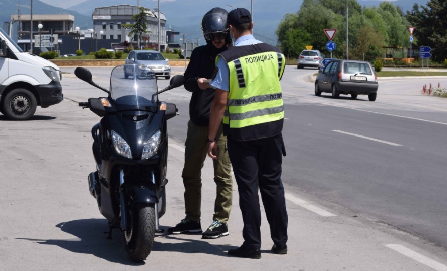 Пијани, без појас, без дозвола, полицијата казни 128 возачи во Скопје