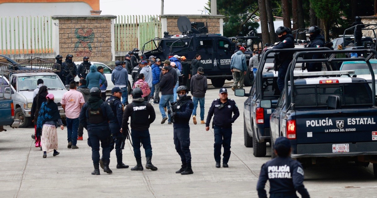 Полицијата пронајде 20 тела и пет човечки глави на автопат во Мексико