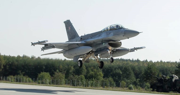 Полската воена авијација во готовност поради руските напади во западна Украина
