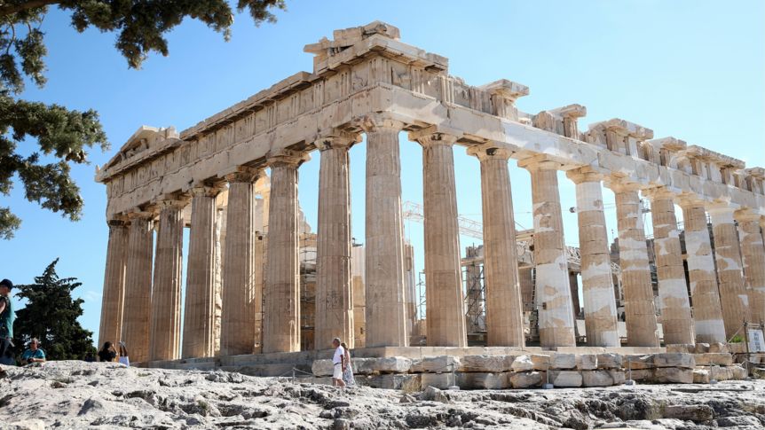 Поради екстремните горештини затворен познатиот Акропол во Грција