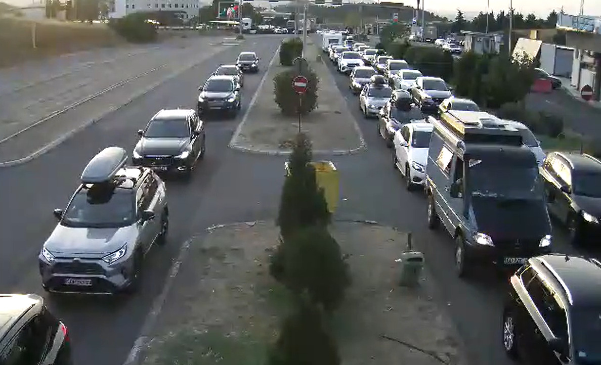 Поради летните одмори на Табановце се чека околу 40 минути, а на Богородица околу 20