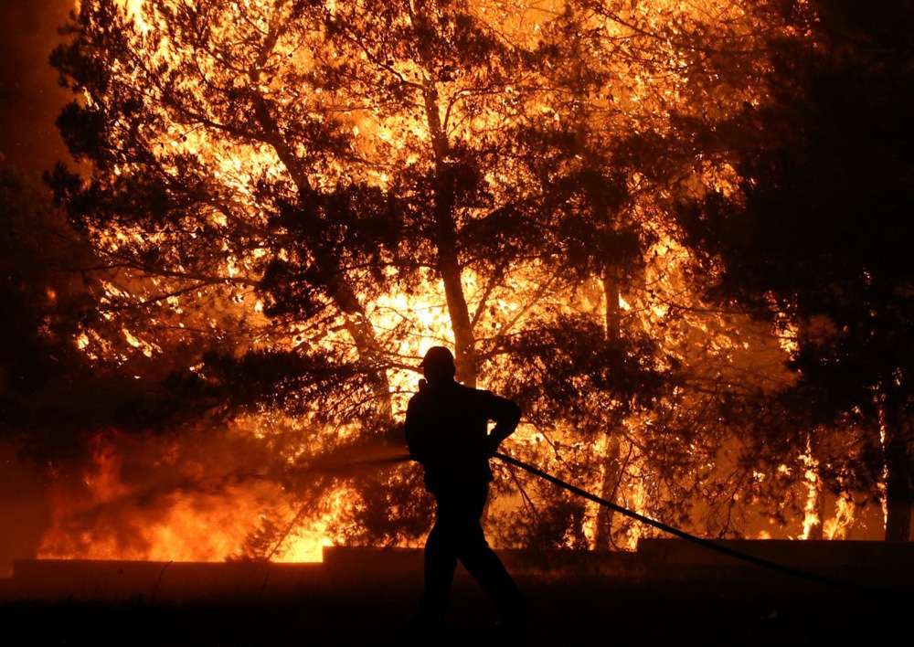 Поради пожарите во Турција евакуирани се над 2.600 лица
