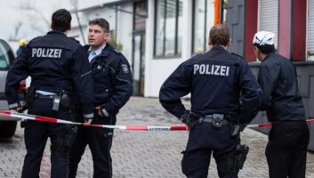 Средновечен пар во Германија киднапирал 19-годишна девојка, ја чувал во дрвена кутија