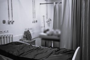 Страшни сведоштва од болница во Сирија: „Пукаа во пациентите додека спиеја“