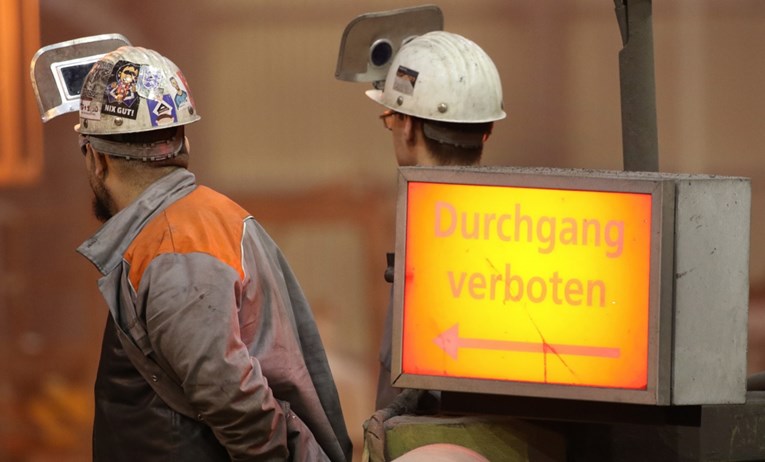 Сѐ повеќе луѓе во Германија работат на црно додека примаат социјална помош