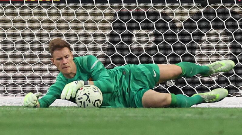 Тер Штеген е во војна со Барселона – Намерно објави лажни детали за својата операција