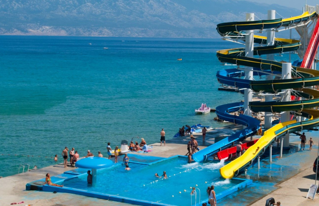 Трагедија на Раб: дете падна од воден тобоган и почина