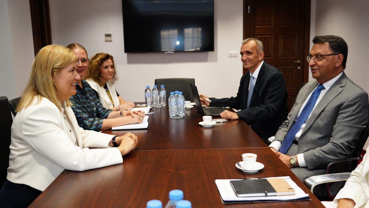 Финансиска и енергетска стабилност како приоритет – средба на министерката Божиновска со гувернерот Славески 