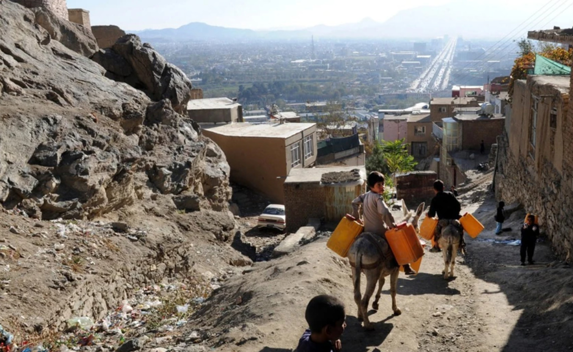(Фото) Кабул на работ на катастрофа: прв главен град во светот што може да остане без вода