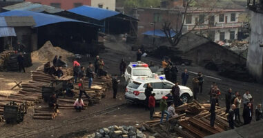 Шест студенти се удавија во рудник во Кина