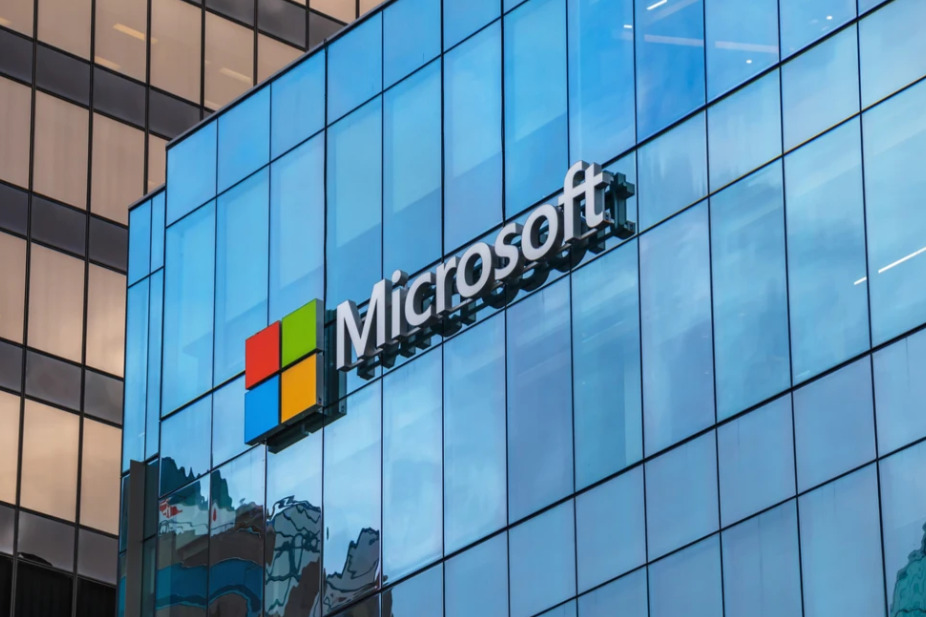 Microsoft призна: Би му дозволиле на Трамп да шпионира податоци од ЕУ