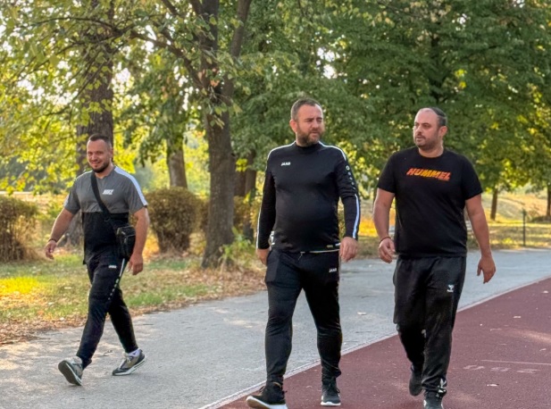 Ѓорѓиевски и Тошковски на пешачење во Градски парк: секој чекор е здравје