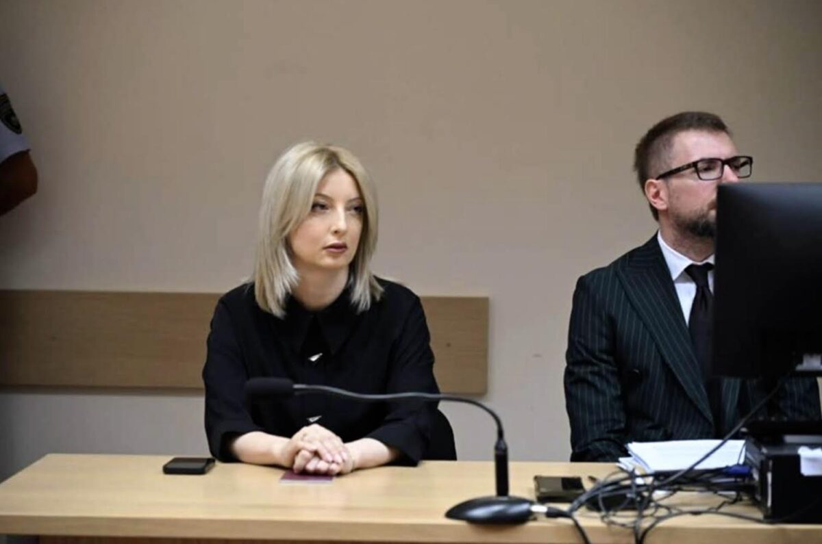 Арсовска: „Такво време дојде, ем да тепаат жени, ем да глумат жртви дека се тепани“