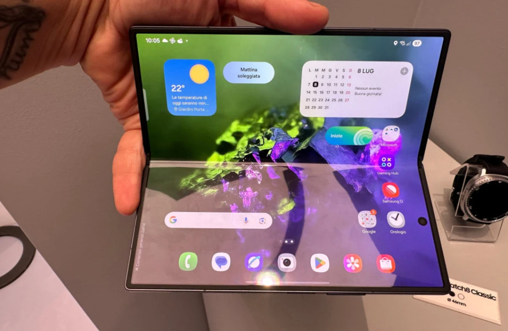 ВИДЕО: Јутјубер се обиде да го преклопи Galaxy Z Fold 7 во живо 200.000 пати