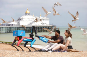 ВИДЕО: Роботско куче има нова работа