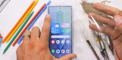 ВИДЕО: Што се може да издржи најтенкиот преклопен телефон на Samsung?