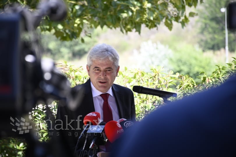 Ветингот не го сакаат тие што донираат јавни имоти, прифаќаат сомнителни српски донации и градат дивоградби, велат од ДУИ