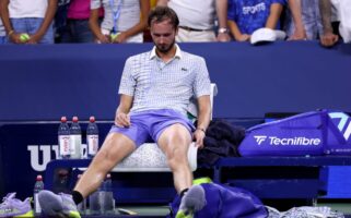 (Видео) Ју-ес опен го казни Медведев