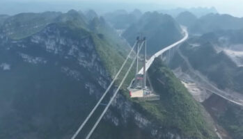 (Видео) Двочасовно патување ќе се скрати на минута: Чудото поради кое Кинезите исекоа планина