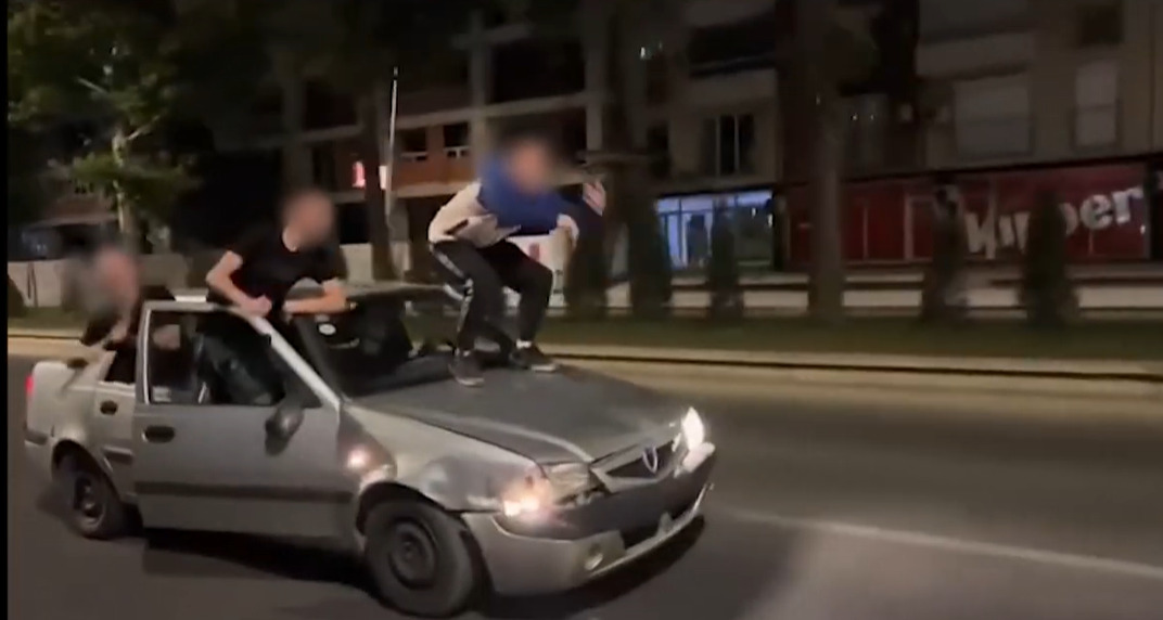 (Видео) Едниот качен на хауба, друг вози без дозвола – поднесени пријави за скопјаните кои дивееа низ улиците