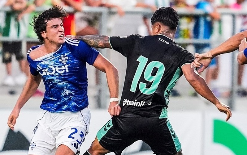 (Видео) Жестока тепачка на натпреварот Комо – Бетис