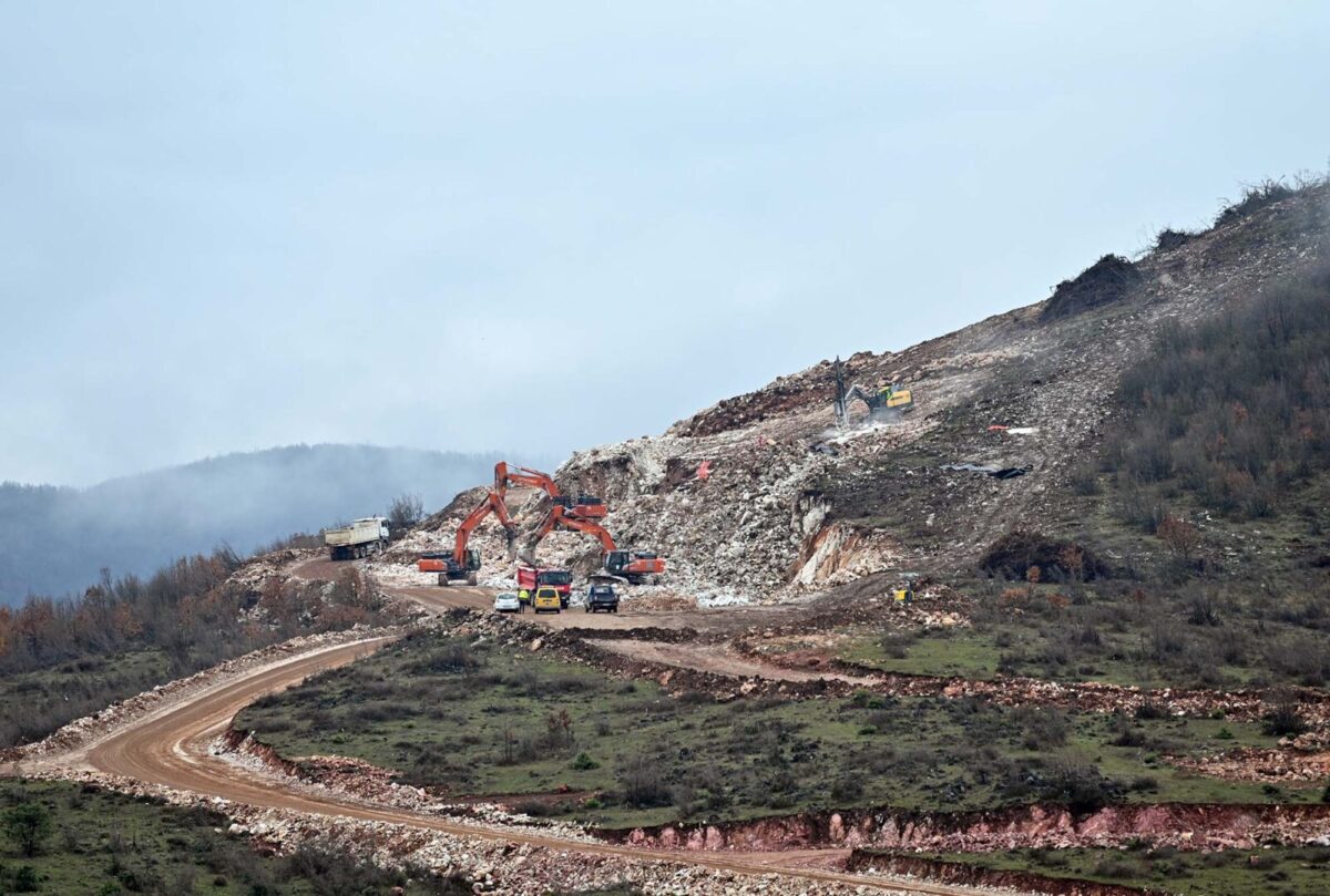 Влада: Се конкретизираат работите за изградба на третата фаза од пругата од Крива Паланка до границата со Бугарија како и изградба на тунелот како гранична точка