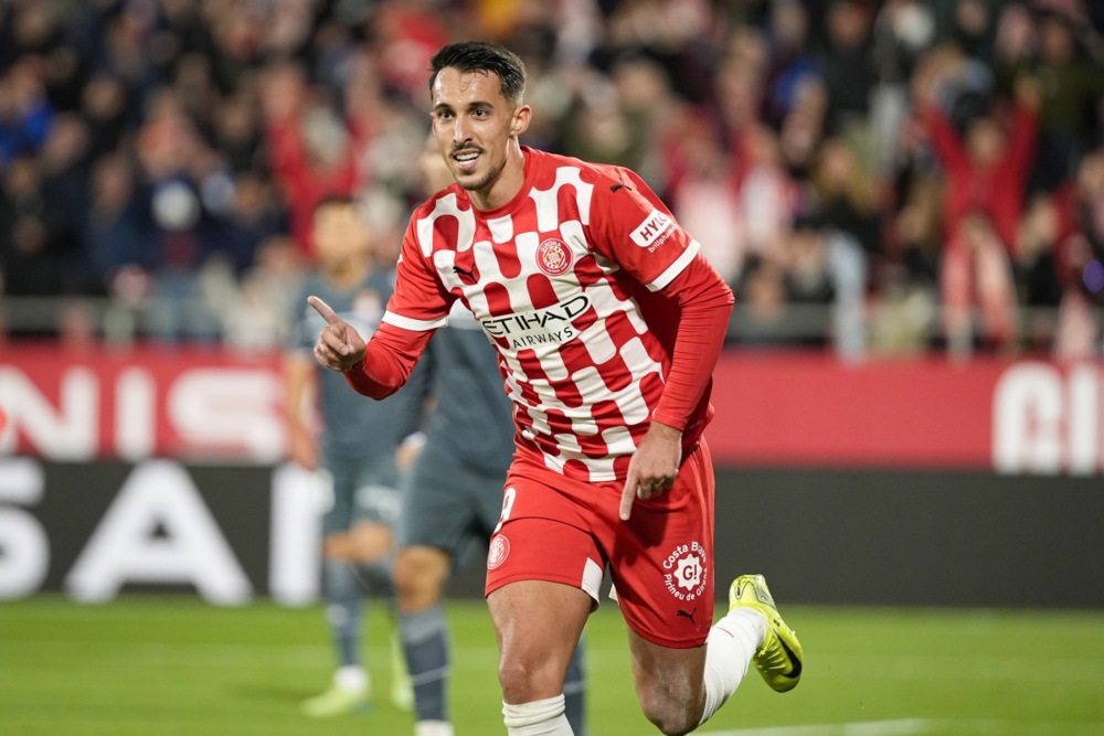 Глазгов Ренџерс се распрашува за Бојан Миовски