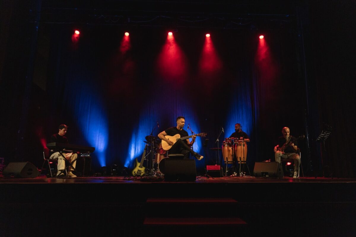 Дамјан Пејчиноски со блескав настап на „Охридско лето“ – виртуоз на гитара кој ја освојува светската сцена