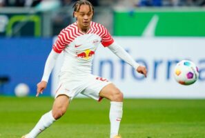 Детали го делат Симонс од трансфер на „Стенфорд Бриџ“