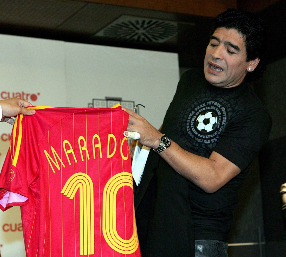 Децата на Марадона забранија користење на името на славниот фудбалер