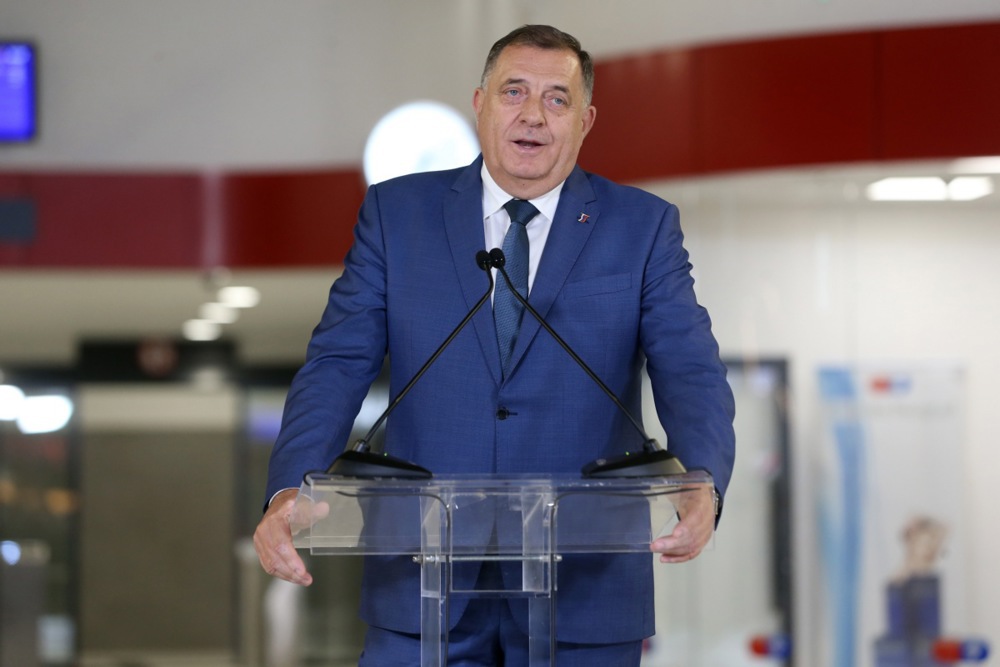 Додик по одземање на мандатот: Уште едно с**** од Сараево
