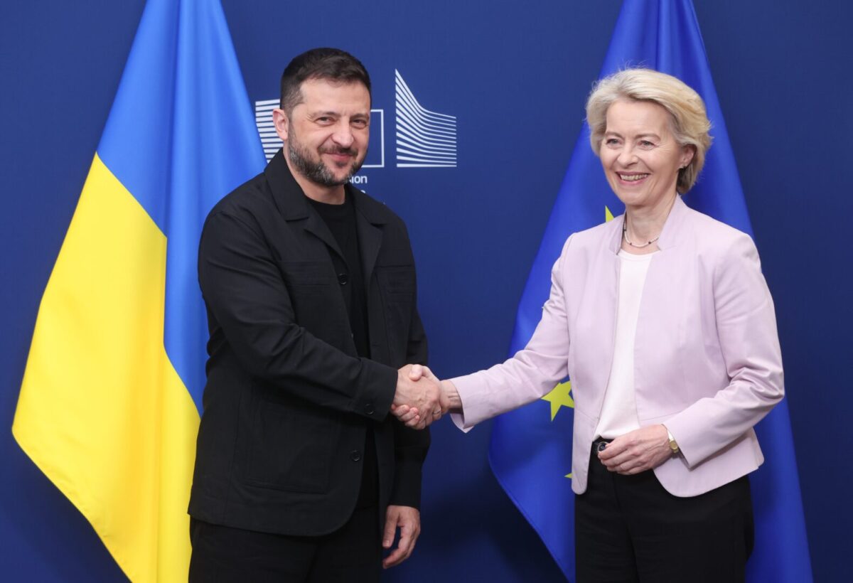 Зеленски: Украинскиот Устав не допушта тргување со територии