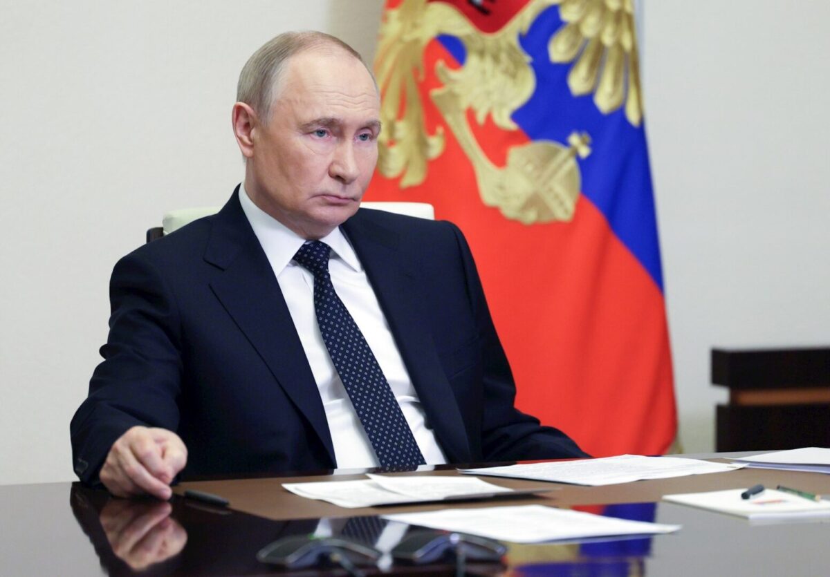 Зошто Американците не го апсат Путин?