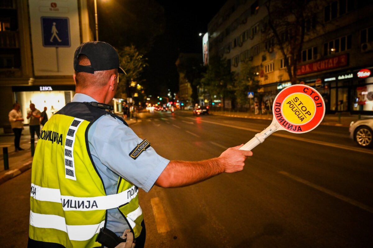 Изминатиот викенд 1172 сообраќајни прекршоци на територија на цела држава, 459 за брзо возење