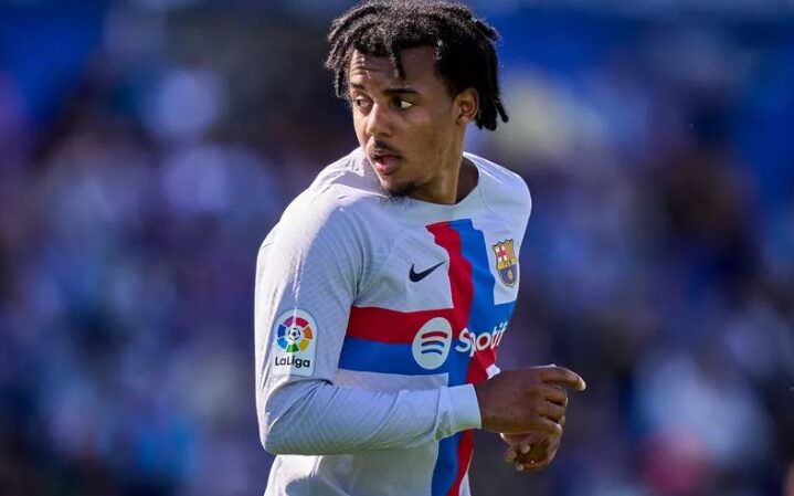 Кунде го продолжи договорот со Барселона