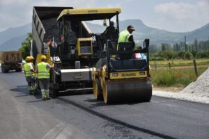 Македонија е големо градилиште, над 1.200 проекти во општините, велат Перински и Николоски