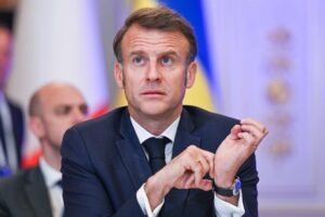 Макрон: Путин не сака мир, туку капитулација на Украина