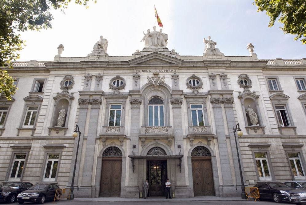 Министри и функционери во Шпанија поднесуваат оставки поради фалсификување дипломи