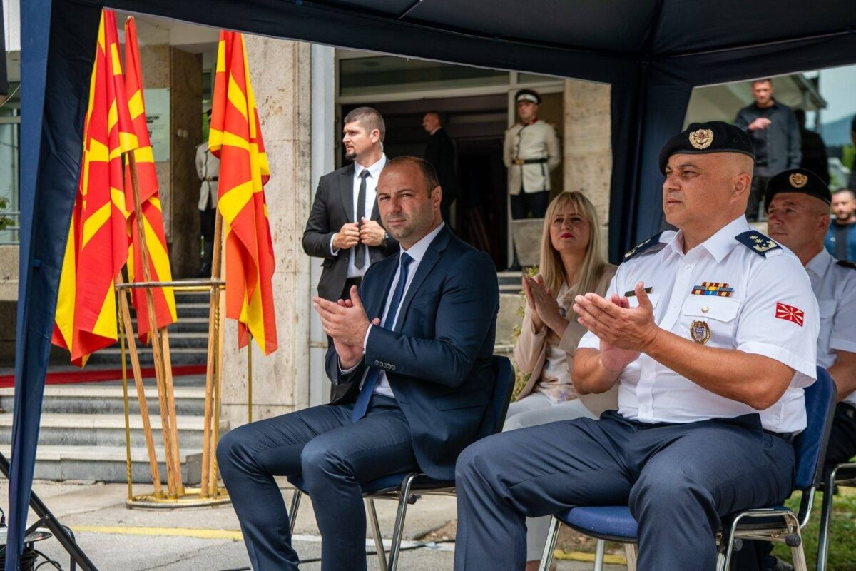 Мисајловски и генералот Лафчиски со вработените во Министерството и припадниците на Генералштабот по повод 18. Август – Денот на Армијата