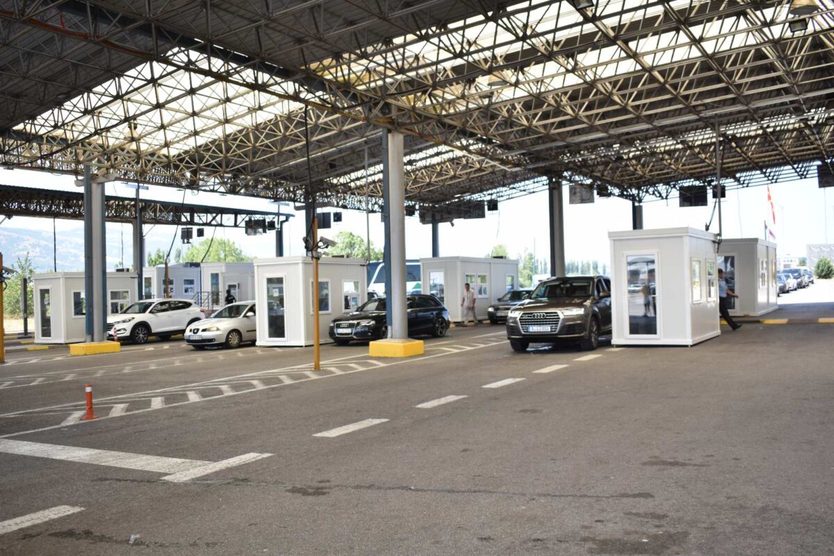 На Табановце се чека околу 10 до 15 минути за излез од државата