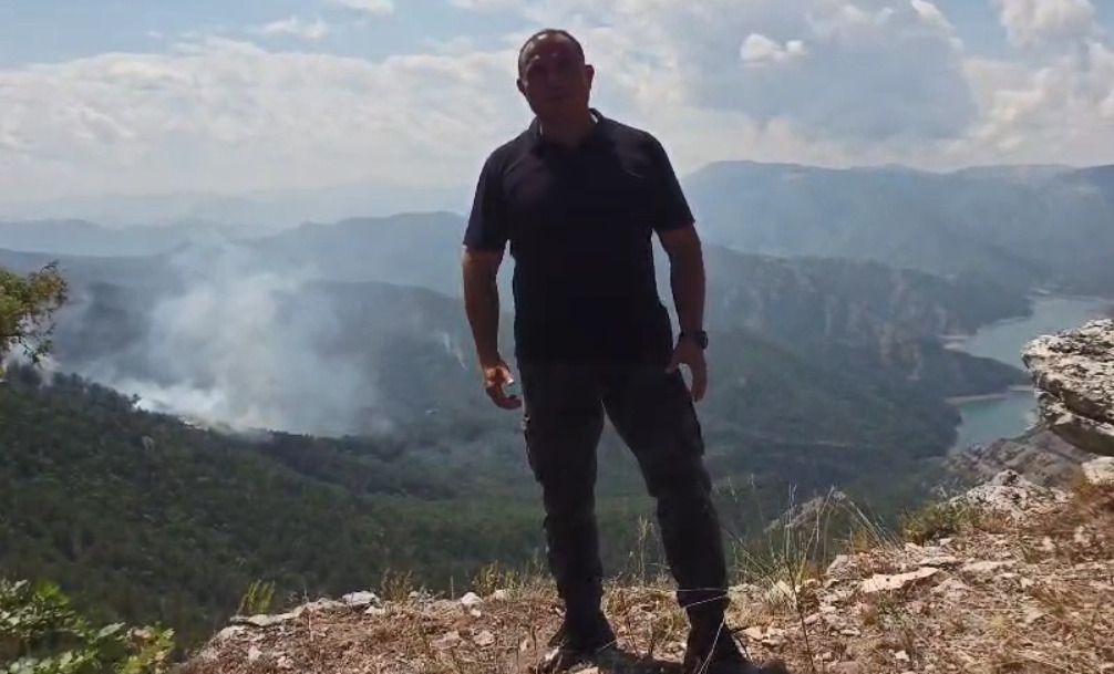 На непристапен терен со силен оган, надлежните се борат од воздух – леталата ја формираат линијата на пресек кај Јасен