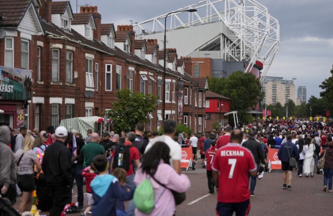 Навивачите се бесни – пивото поскапе на „Олд Трафорд“